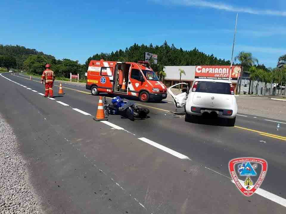 Vídeo: Motoqueiro é arremessado por cima de carro após batida em Três Coroas (RS). Foto: Reprodução Facebbok