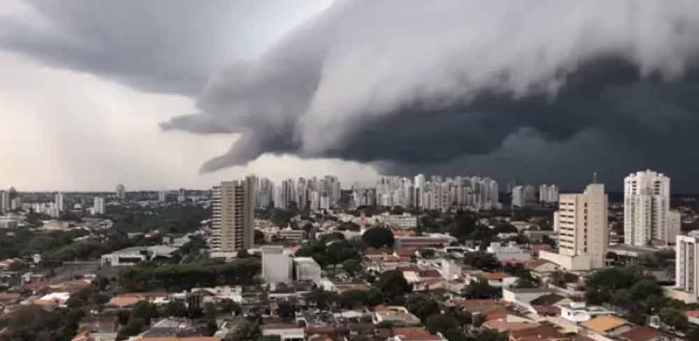 Londrina: Nuvem assusta moradores no interior do Paraná