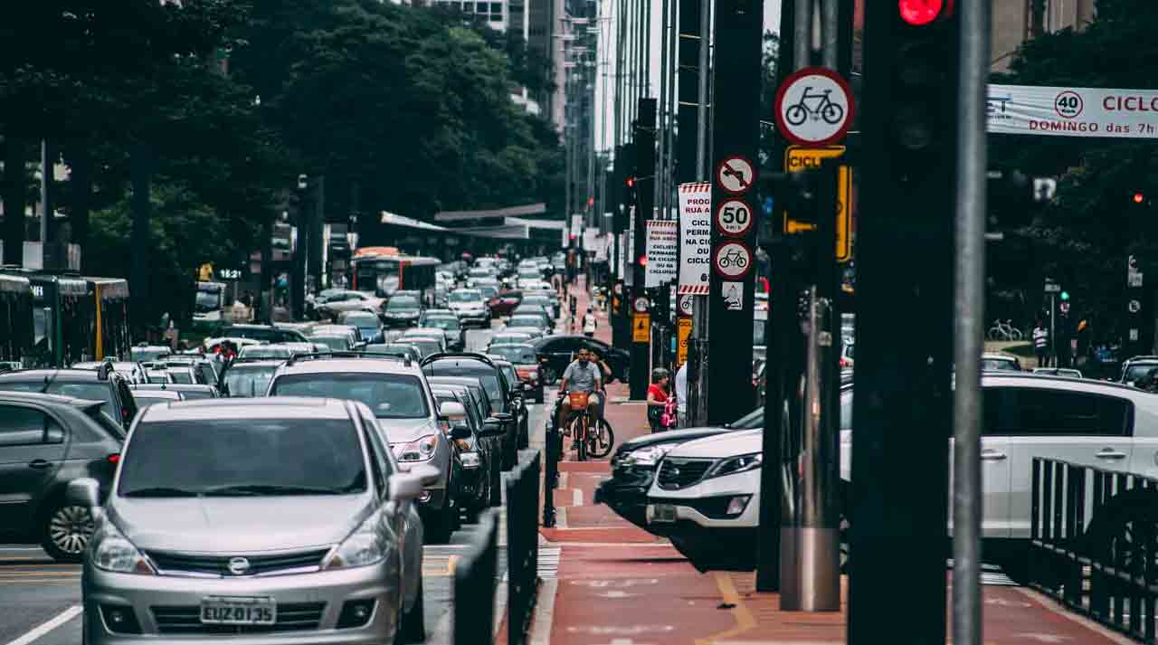 Rodízio de veí­culos e zona-azul estão suspensos nesta segunda-feira, dia 25. Foto: Pixabay
