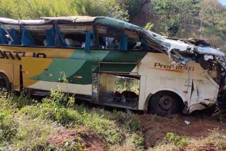 Minas Gerais: Queda de ônibus em ribanceira deixa 4 mortos. Foto: Reprodução Twitter