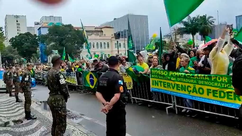 Vídeo: Protestos em frente a comandos militares se espalham pelo país