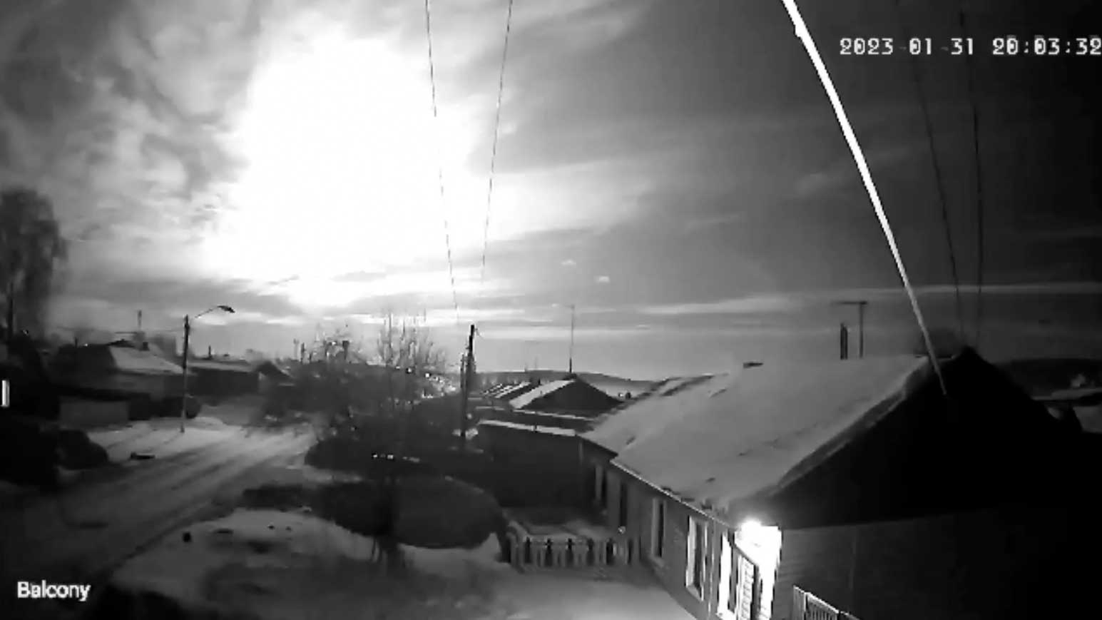 VÍDEO: Meteorito passa sobre cidade e explode na Sibéria
