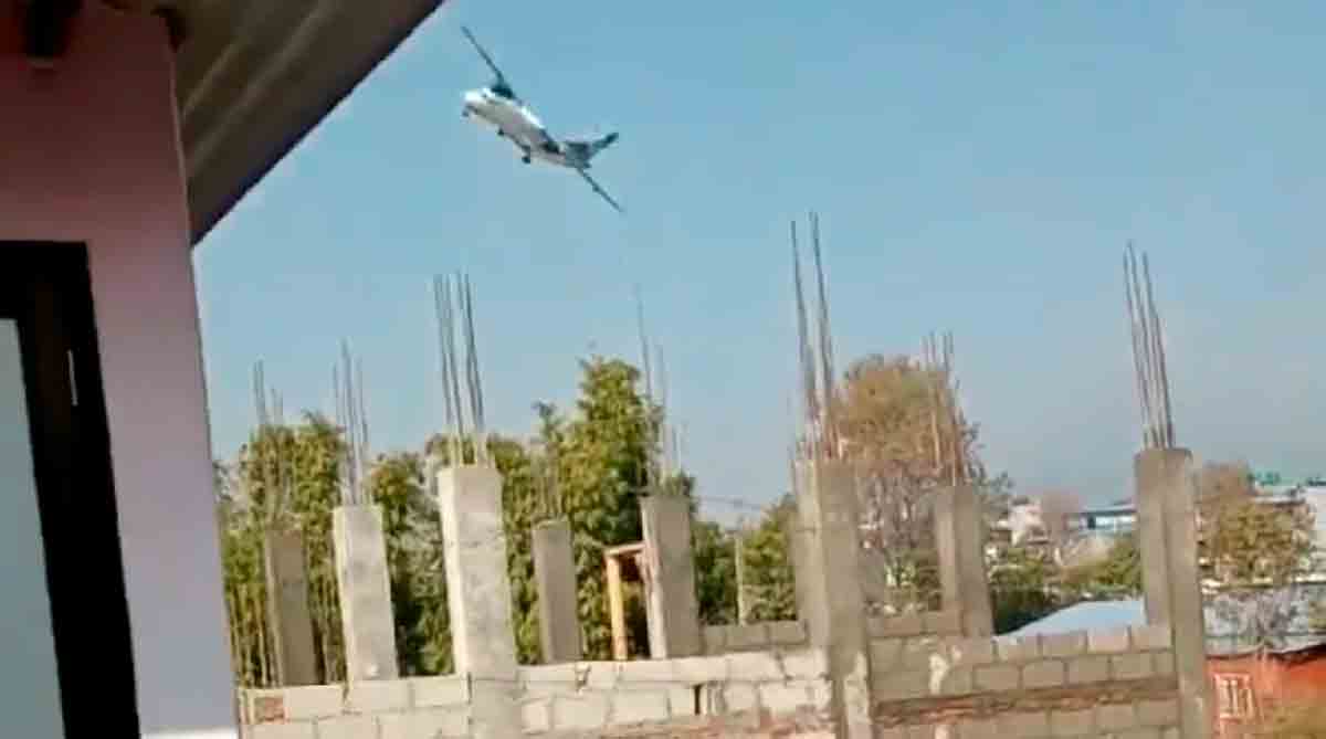 Video zeigt den Absturz eines Flugzeugs mit 72 Personen am Internationalen Flughafen Pokhara, Nepal