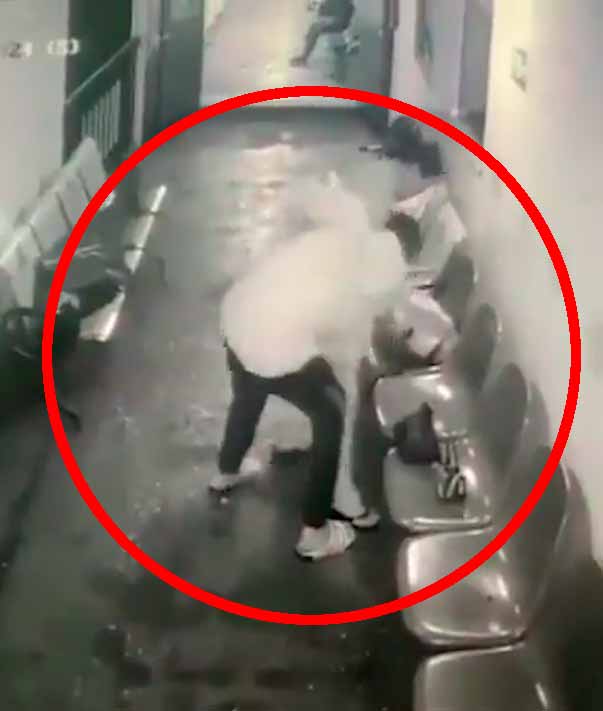 Vídeo mostra o momento em que marido joga a esposa para fora de uma balsa