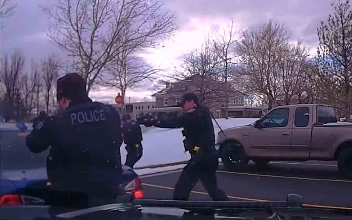 Vídeo mostra 5 policiais atirando em BMW durante uma abordagem
