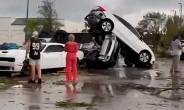 Vídeo: Tornado atinge a Flórida e causa destruição