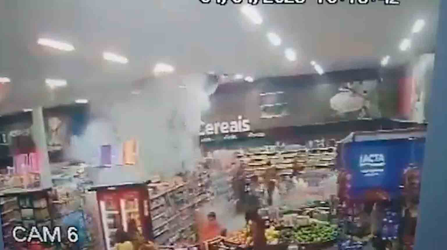 Vídeo: Explosão criminosa em supermercado deixa 3 pessoas feridas no MT