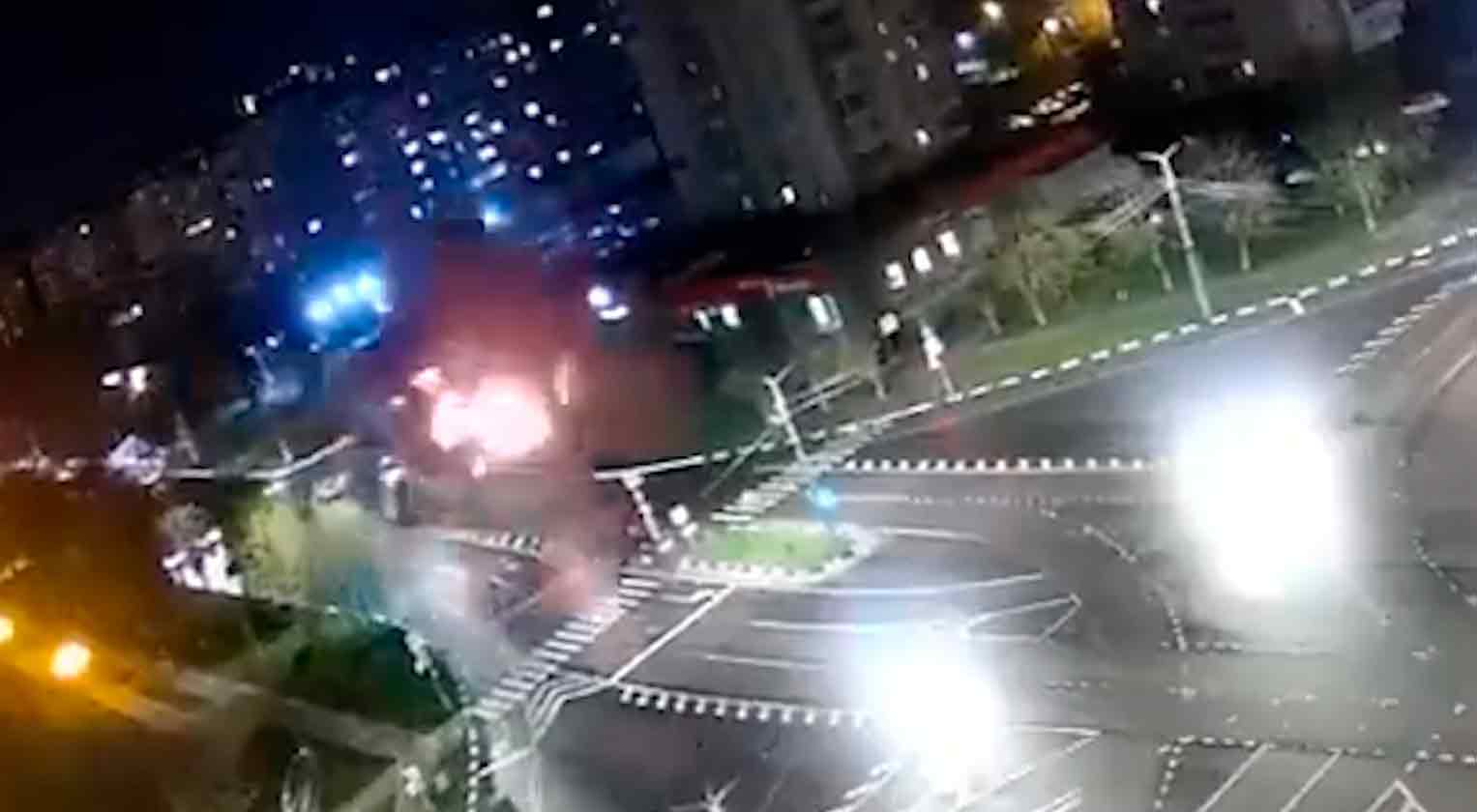 Bomba lançada por avião russo cai e explode dentro de cidade russa. Foto: reprodução instagram