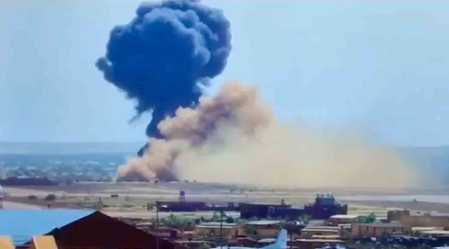 Video: Avion militar belarus explodează imediat după aterizare