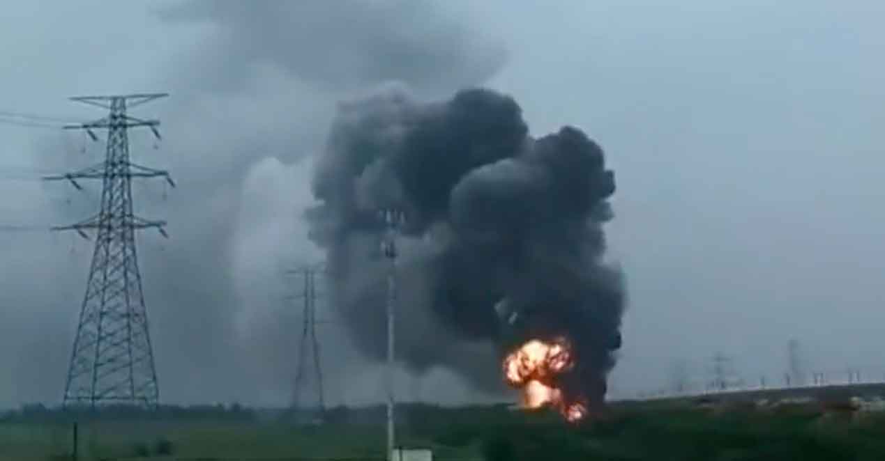 Video viser kæmpe eksplosion på en motorvej i byen Jiaxing i Kina. Fotos: Gengivelse Twitter @Top_Disaster