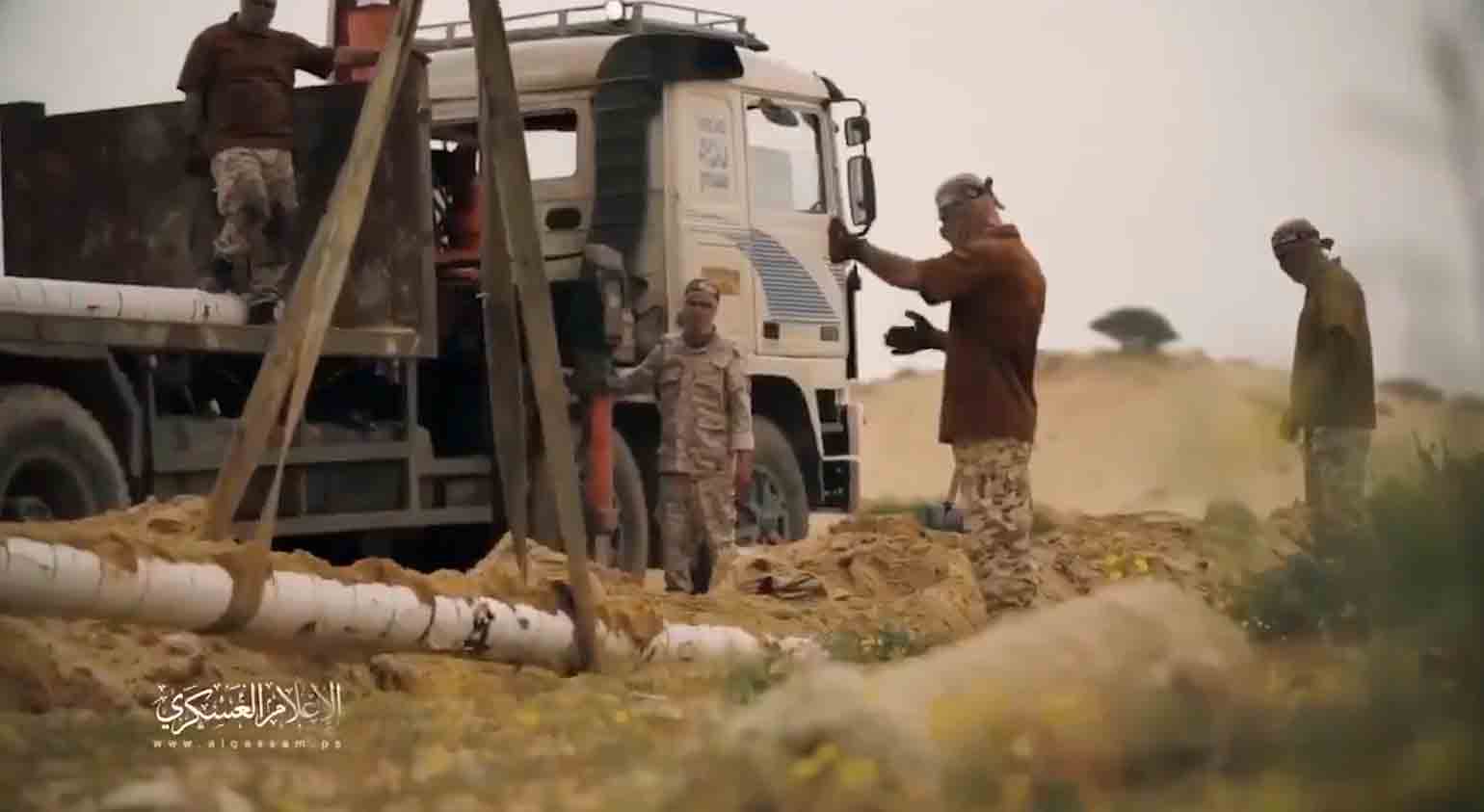 वीडियो दिखा रहा है कि हमास कैसे नाली के ढांचे से निकाली गई ट्यूब्स से रॉकेट बना रहा है। तस्वीर और वीडियो: ट्विटर से पुनर्प्रतिष्ठा
