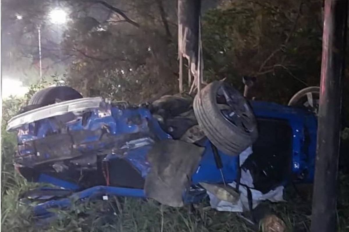 Bilen blev fuldstændig ødelagt. Foto: Divulgação ND