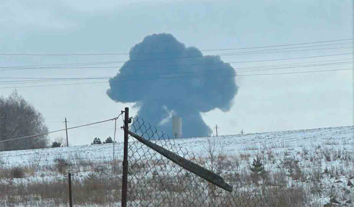 Video ukazuje sestřelení ruského nákladního letadla Il-76 v Belgorodu. Foto a video: Reprodukce Telegram t.me/SputnikBrasil
