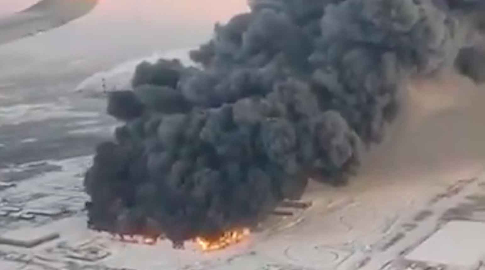 Vídeo: Gigantesco incêndio atinge armazém da Wildberries em São Petersburgo
