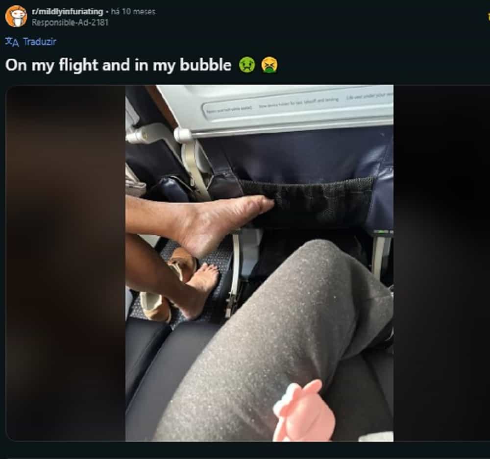 Passageira desabafa na web sobre a invasão de seu espaço pessoal em um voo (Reddit / @mildlyinfuriating)