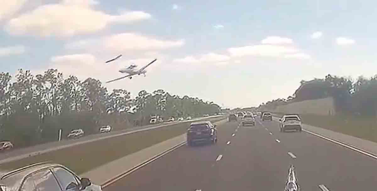 Video: Uudet kuvat näyttävät lentokoneen putoamisen Floridassa. Twitter @fl360aero