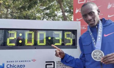 Kelvin Kiptum, recordista mundial da maratona, morre após acidente de carro no Quênia