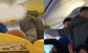 Napięta dyskusja podczas lotu zakłóciła życie pasażerów linii Ryanair. Zdjęcie: Reprodukcja Facebook @twotaboo4you