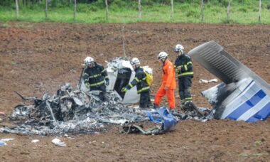 Avião cai em cidade do Brasil no mesmo dia que outro avião há 17 anos
