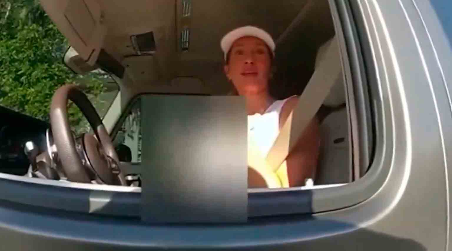 Video: Gisele Bündchen weint während polizeilicher Befragung wegen Paparazzi-Verfolgung. Foto und Video: Twitter @gagirlpolitics