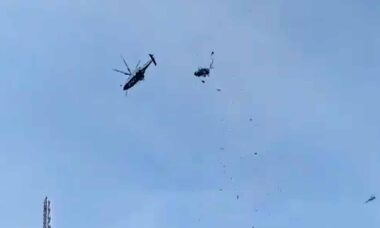 Vídeo capta a colisão entre dois helicópteros da Marinha Real da Malásia. Reprodução do Twitter @sentdefender