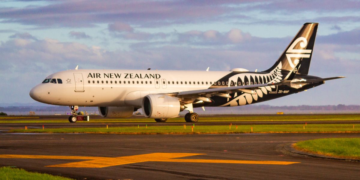 Passeggero si rompe la gamba 'a metà' dopo turbolenza su un volo di Air New Zealand