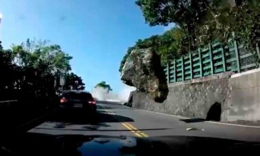 Vídeo Mostra Momento Assustador de Carros Fugindo de Deslizamento de Pedras Durante Terremoto em Taiwan