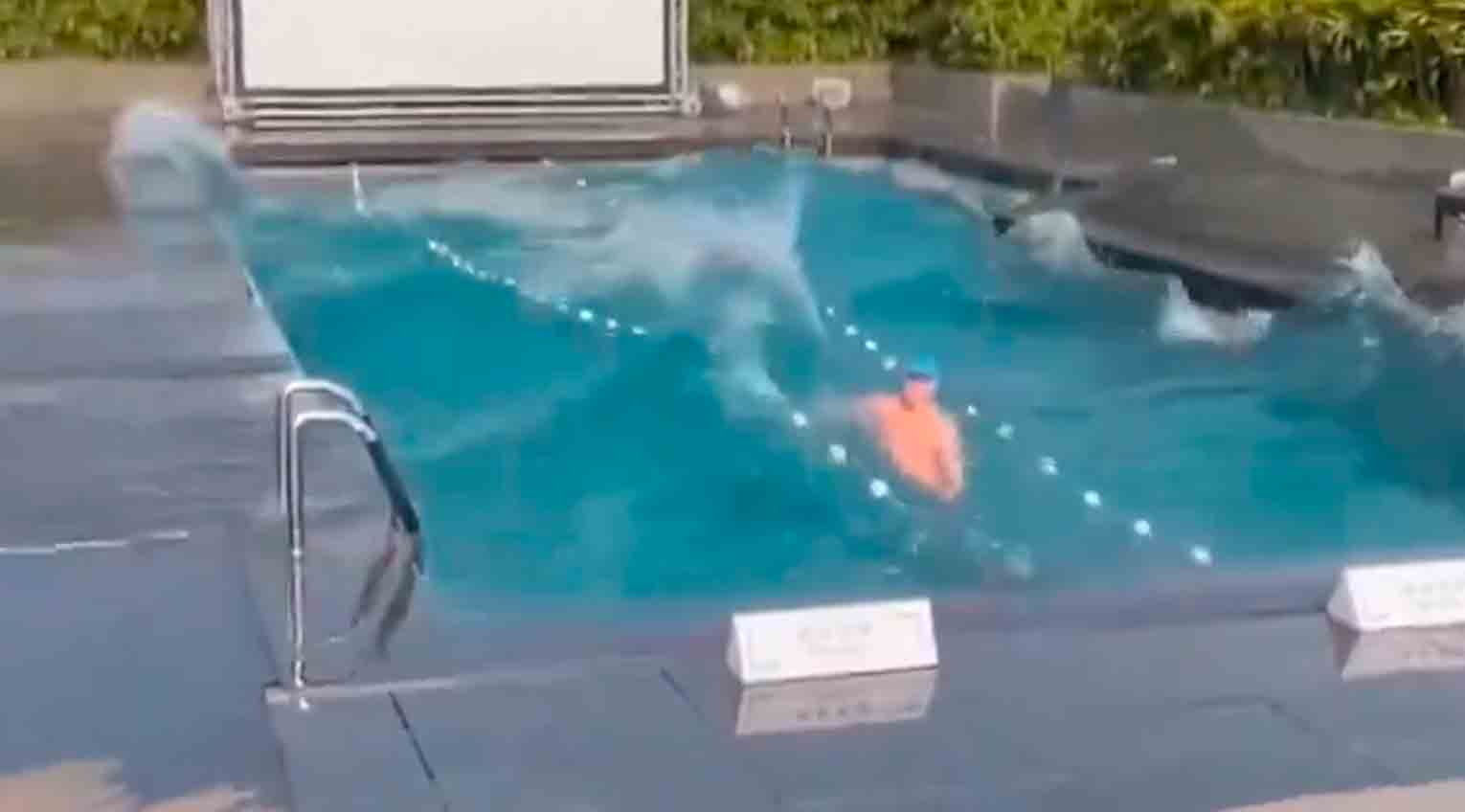 影片：男子在台灣地震期間被困在游泳池中。圖片和影片：Twitter @rawsalerts