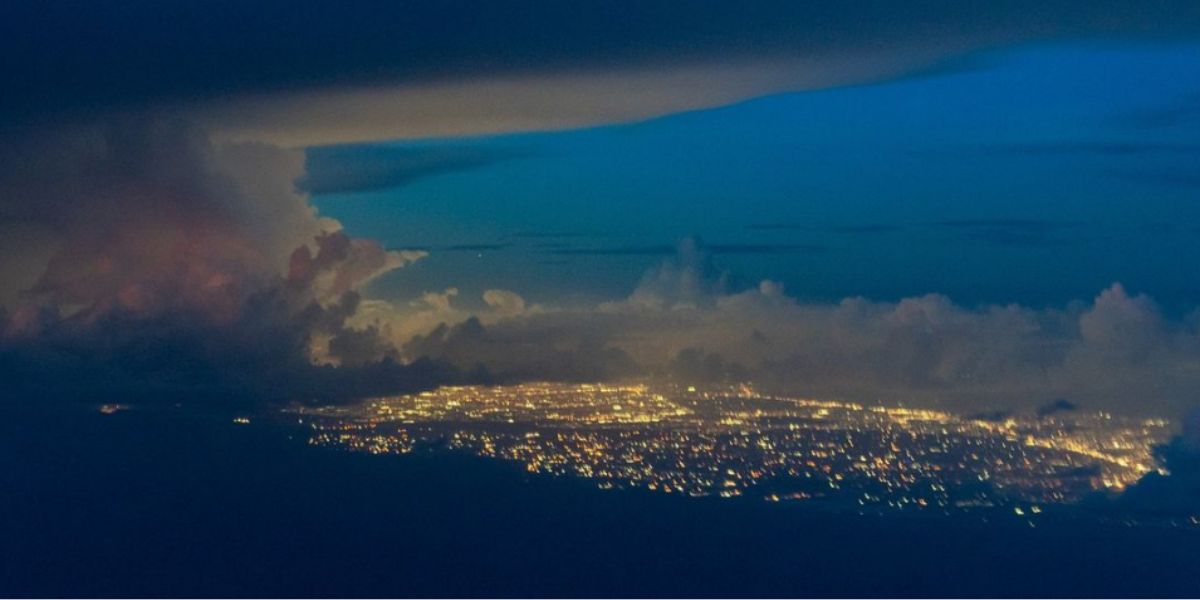 Pilota di aereo condivide foto impressionanti scattate dalla sua cabina di pilotaggio
