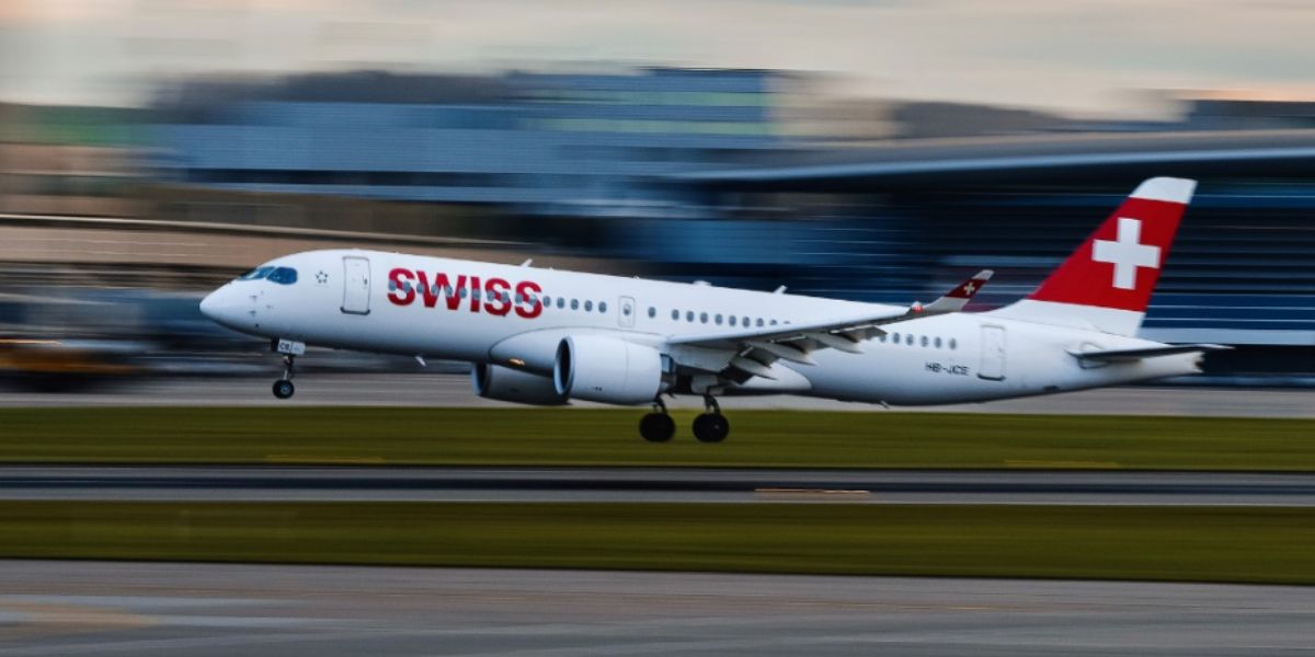 Aereo di Swiss Air quasi collide con quattro altri aerei evitando una catastrofe all'aeroporto JFK