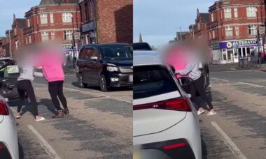 Mulheres são flagradas em briga de trânsito em rua de Greater Manchester