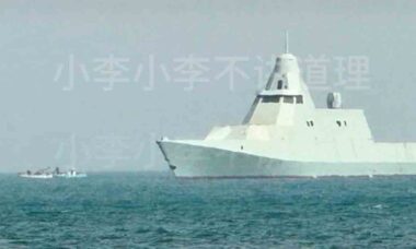 Nave da guerra cinese stealth e sconosciuta avvistata durante i test in mare. Foto: riproduzione telegram / china3army