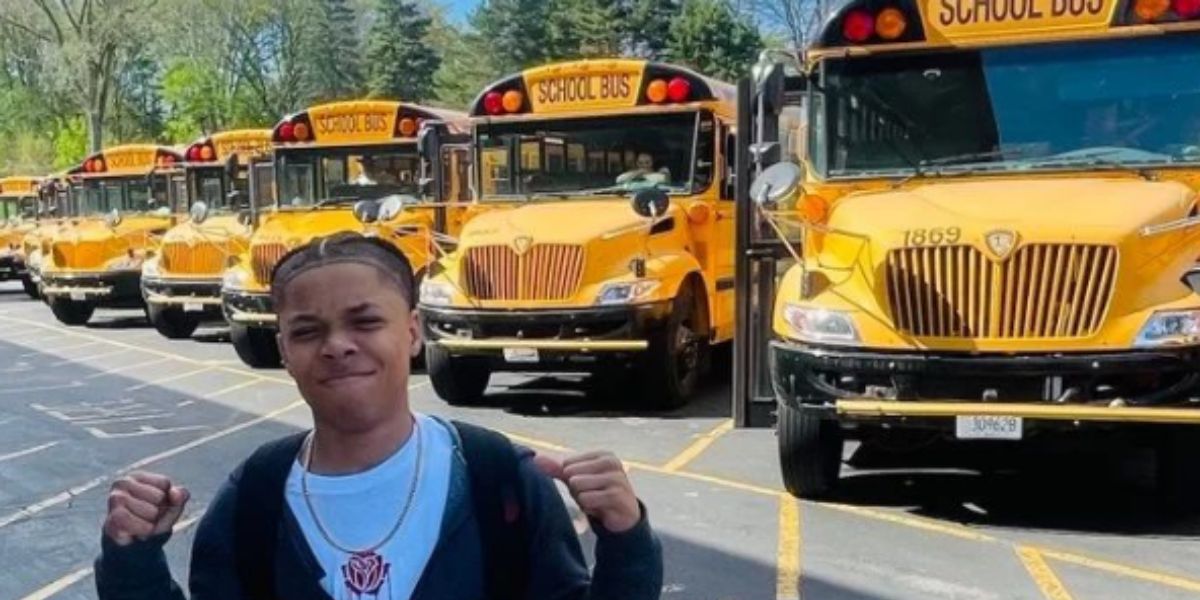 Jovem de 14 anos dirige ônibus escolar para salvar sua turma depois de motorista desmaiar