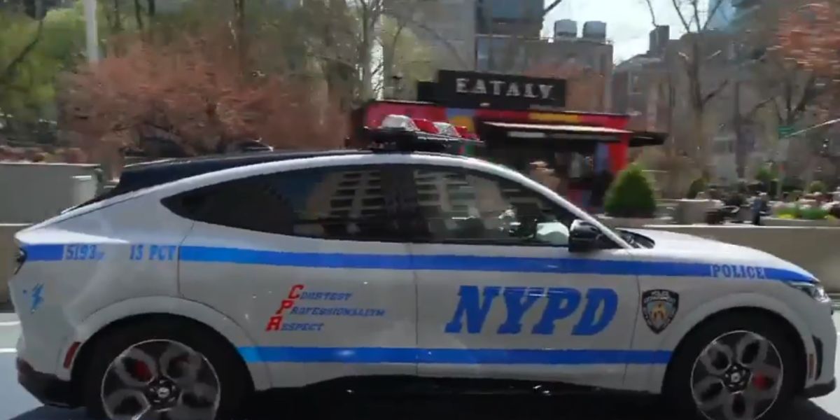 Polícia de Nova York está à procura de dupla de criminosos responsável por roubo de motoristas de aplicativo