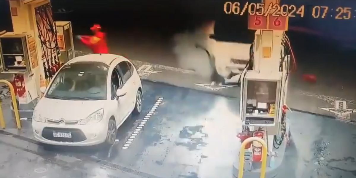 Mérges argentin játékos felvételen ütközött egy üzemanyagpumpával Argentínában