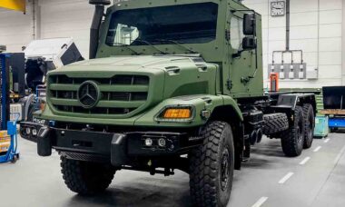 Mercedes-Benz Special Trucks wyposaża ciężarówki Zetros w opancerzoną kabinę fabrycznie. Foto: Mercedes-Benz
