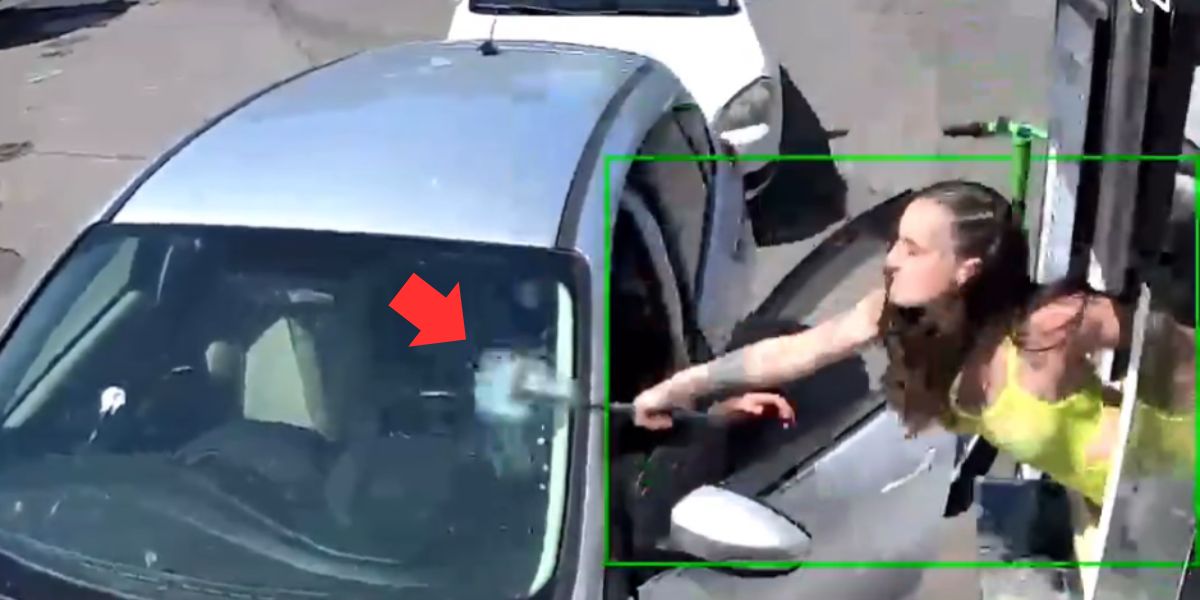 Video: Barista uit Seattle slaat voorruit kapot met een hamer nadat bestuurder drankjes gooit