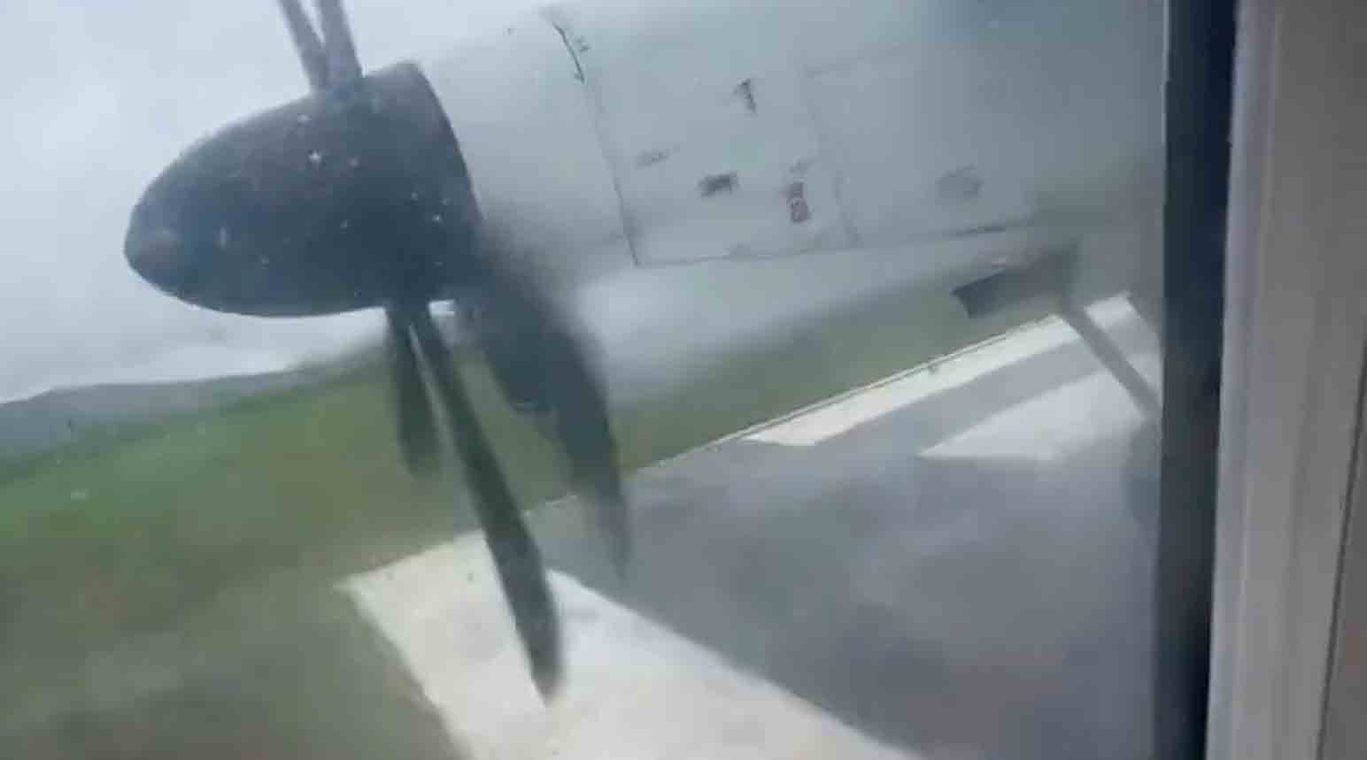 Video: Flugzeug rutscht bei schrecklicher Landung auf den Philippinen von der Landebahn