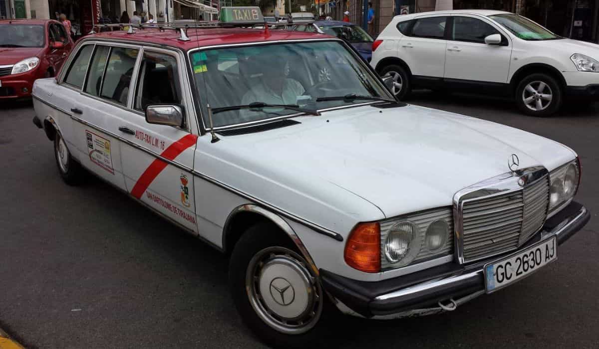 Mercedes-Benz 240D, który służy jako taksówka, przekroczył liczbę 7 milionów kilometrów przebiegu (Facebook / Driving is my Escape)