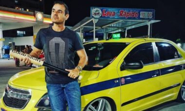 Conheça o táxi mais rebaixado do Brasil que já rodou mais de 500 mil km