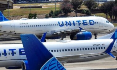 Passageiros da United Airlines vomitam e voo é desviado por “risco biológico”