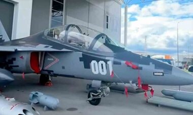 Yak-130M. Imagens: Telegram @rostecru