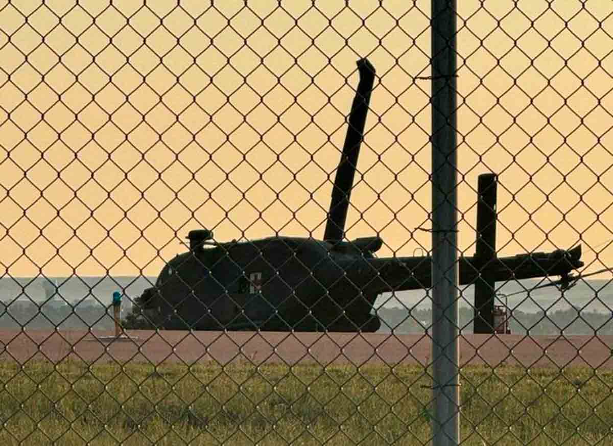 Sturm verwüstet Hubschrauber in Fort Carson. Instagram @usawtfm