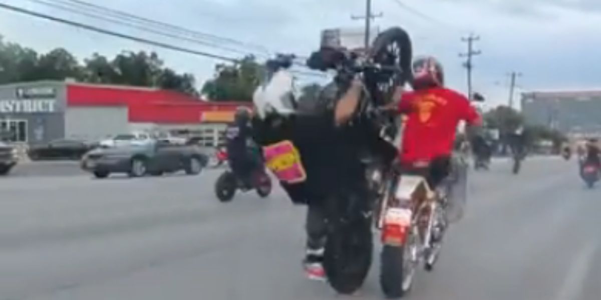 Spannende video: Twee Harley-motorfietsers botsen in een ernstig ongeluk