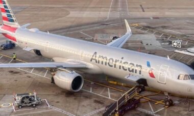 Voo da American Airlines faz pouso de emergência em Nova York devido a problemas no banheirov