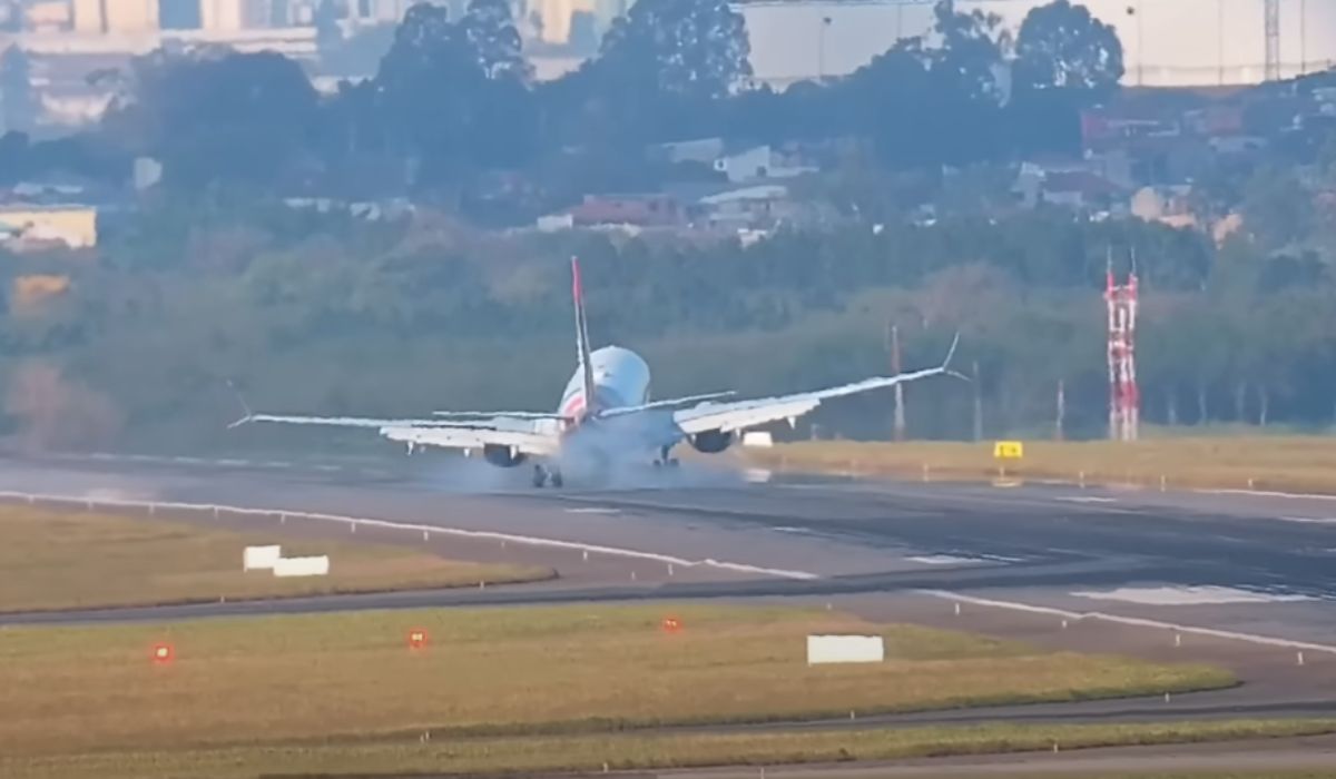 zijde landing van vlucht G3 1809 van Gol