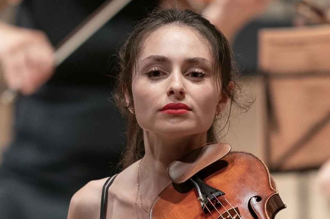 Violinista impedita a salire su un volo Ryanair con uno strumento di 200 anni: "Umiliazione"