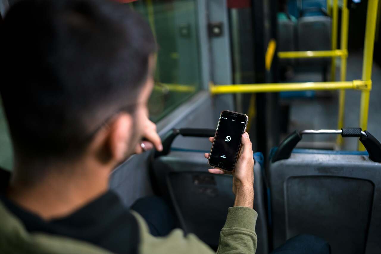 Especialista revela o que você deveria evitar fazer no transporte público se não quiser perder seu emprego