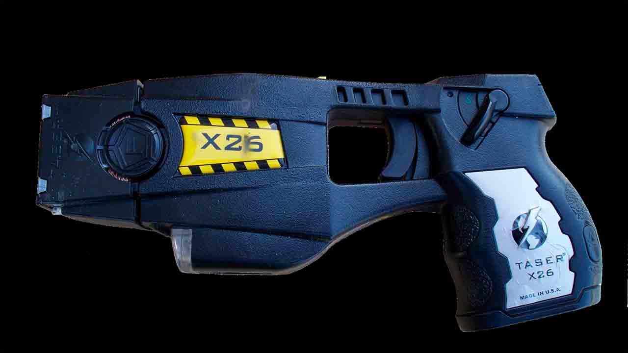 Taser X26 utilizzato dalle forze di polizia negli Stati Uniti. Foto: Wikimedia