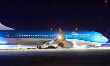 Boeing 737 da KLM derrapa na pista em Oslo. Fonte e imagens: Telegram @AviaCT